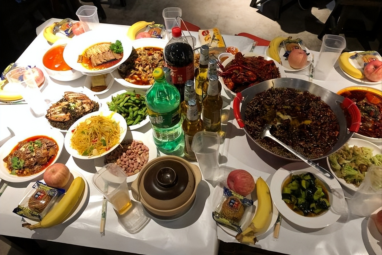普法案例:"疼才会长记性!"被高管拿烟头烫脸,最新回应来了