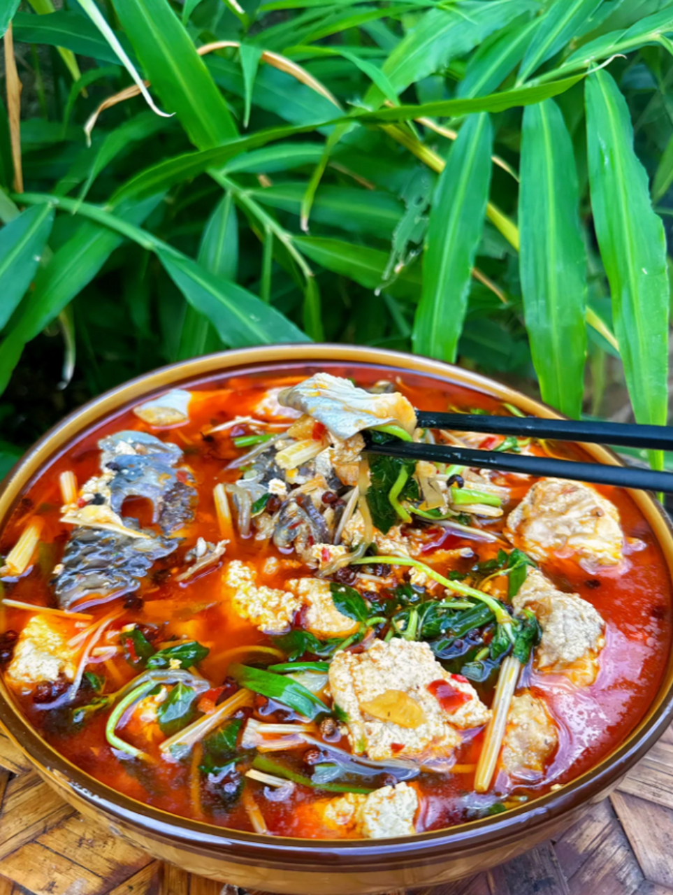 麻辣臭豆腐煮鱼:难以抵挡的美味狂欢  今天我要分享的是一道让人欲罢