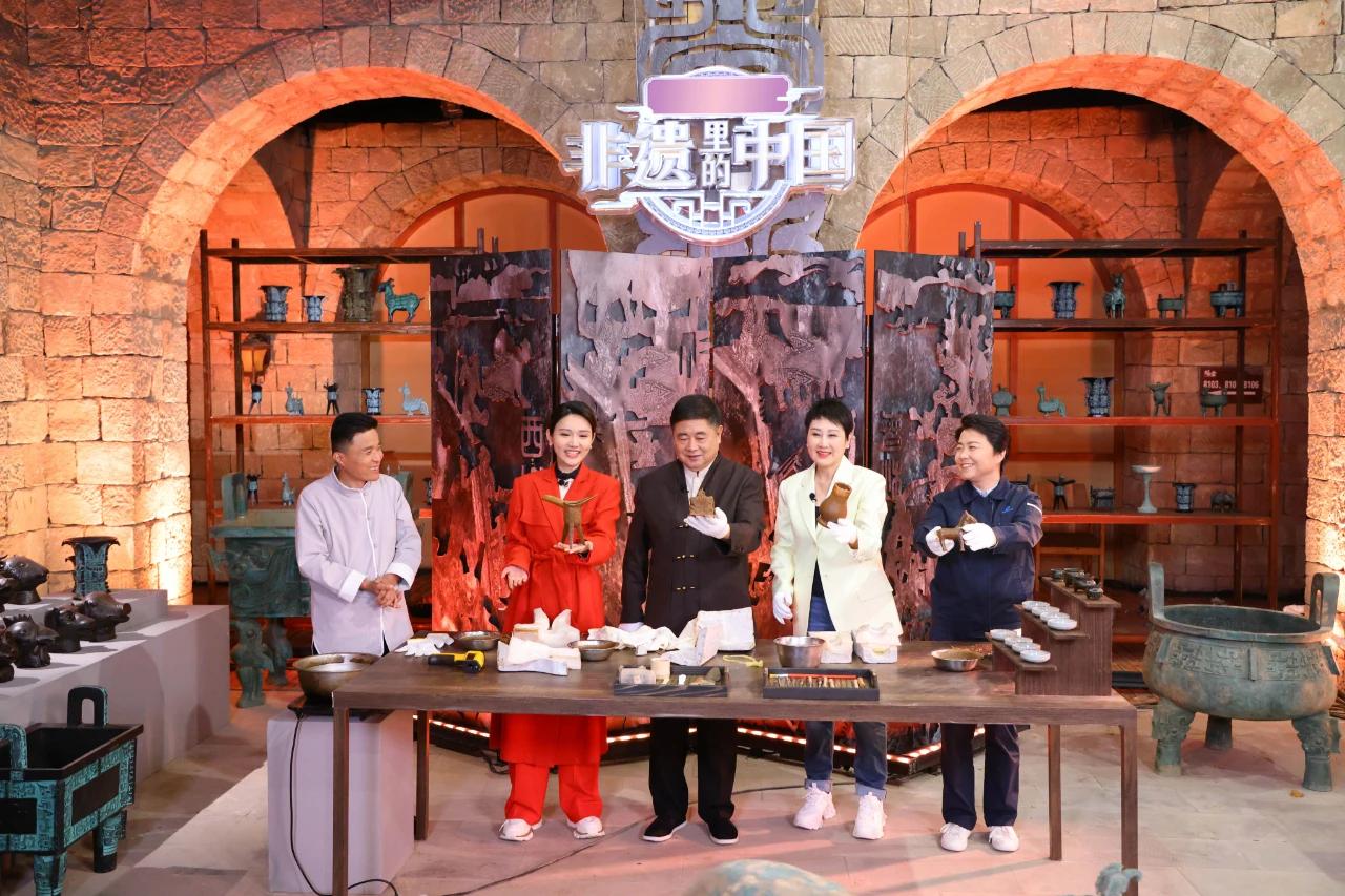 《非遗里的中国1》收官,主持人龙洋的表现和人气已经赶超撒贝宁