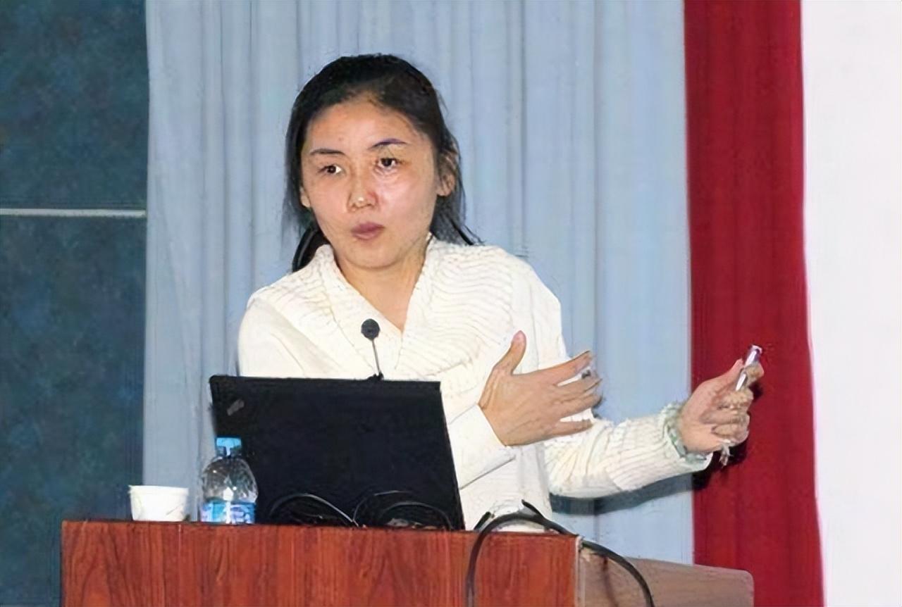 女儿的到来前夫妻俩就决定要将孩子培养成国之栋梁,以至于何碧玉的