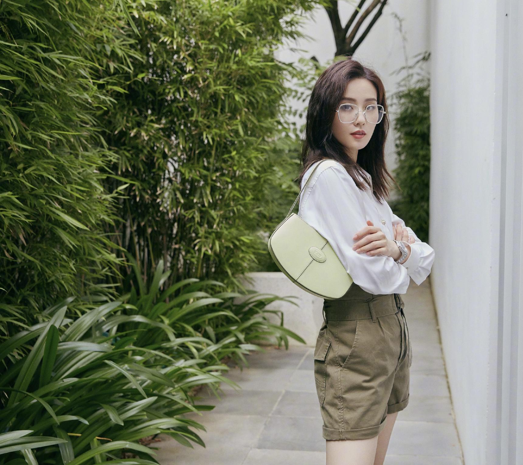 新戏《流金岁月》能否证明演技?刘诗诗成街拍达人,晒秋装搭配