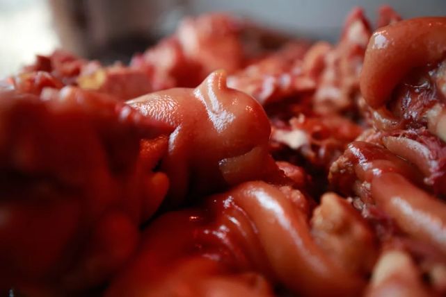 市县市场监管局联合突击检查上蔡塔桥猪蹄,看存在哪些问题?