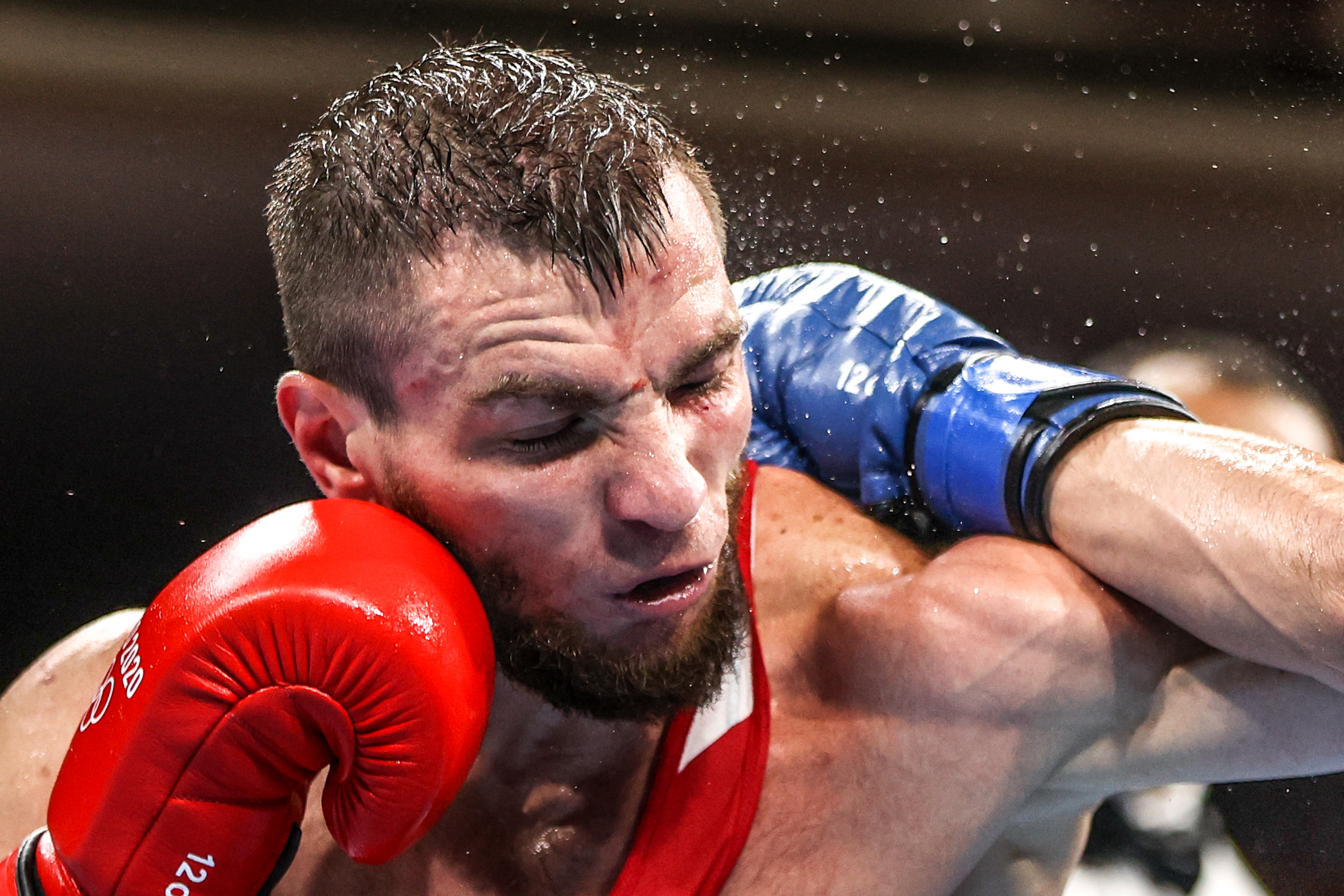 拳击——男子75-81公斤级四分之一决赛:一拳致胜