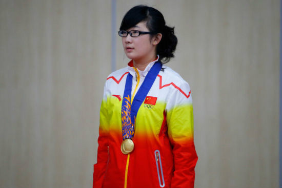       亚运会射击冠军张梦圆近视