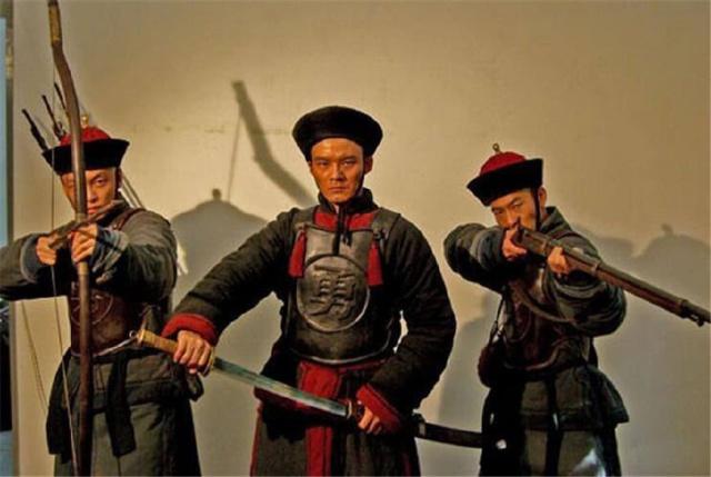 清朝士兵,为何胸前有些是兵有些是勇?谁打仗更厉害
