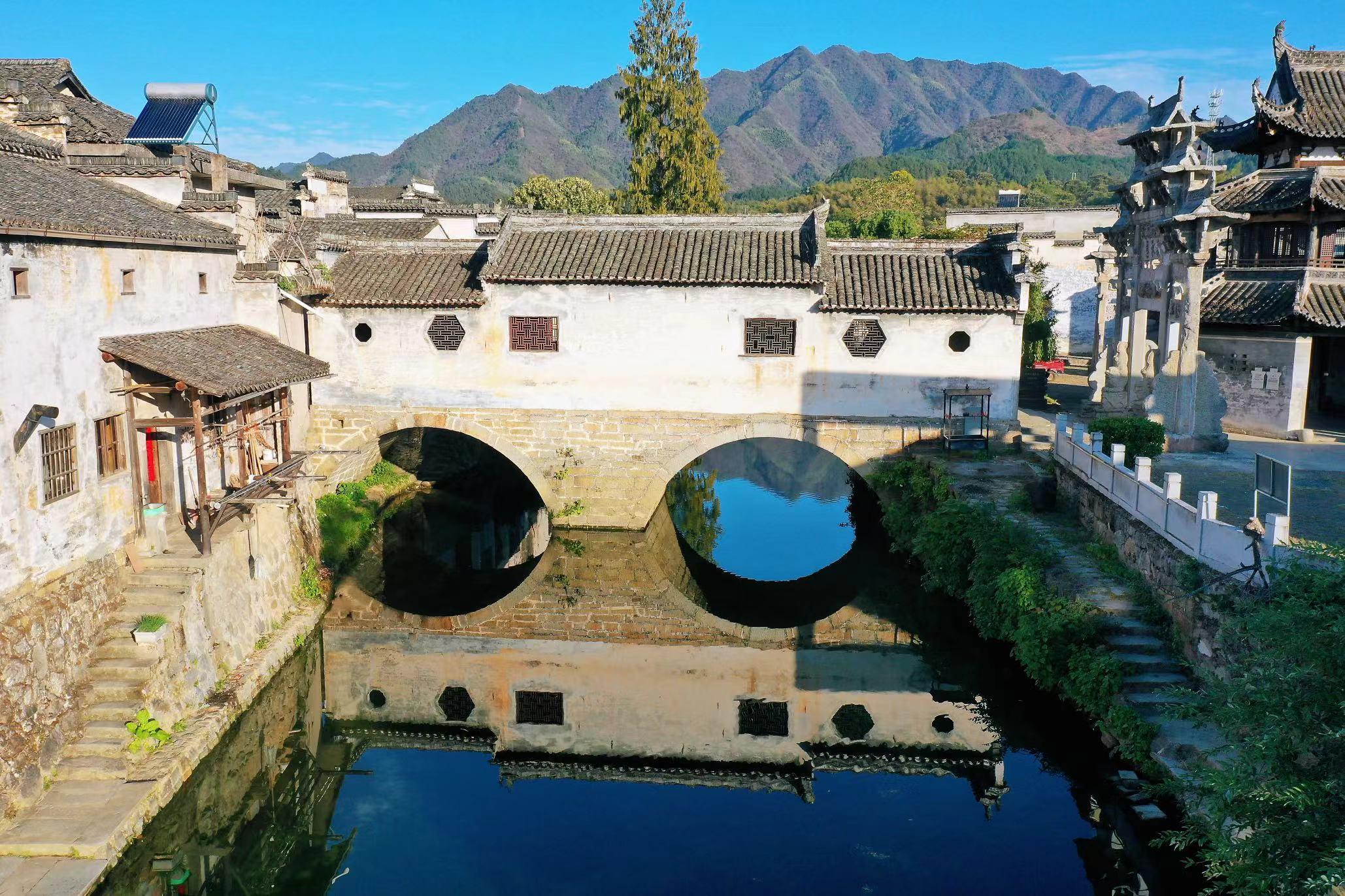 许村是安徽歙县的一个古村落,历史悠久,建于1800年前.
