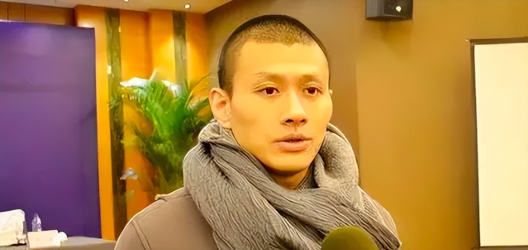 杨丽萍舞伴传来噩耗,王迪因抑郁症从39楼跳下,生命定格于44岁