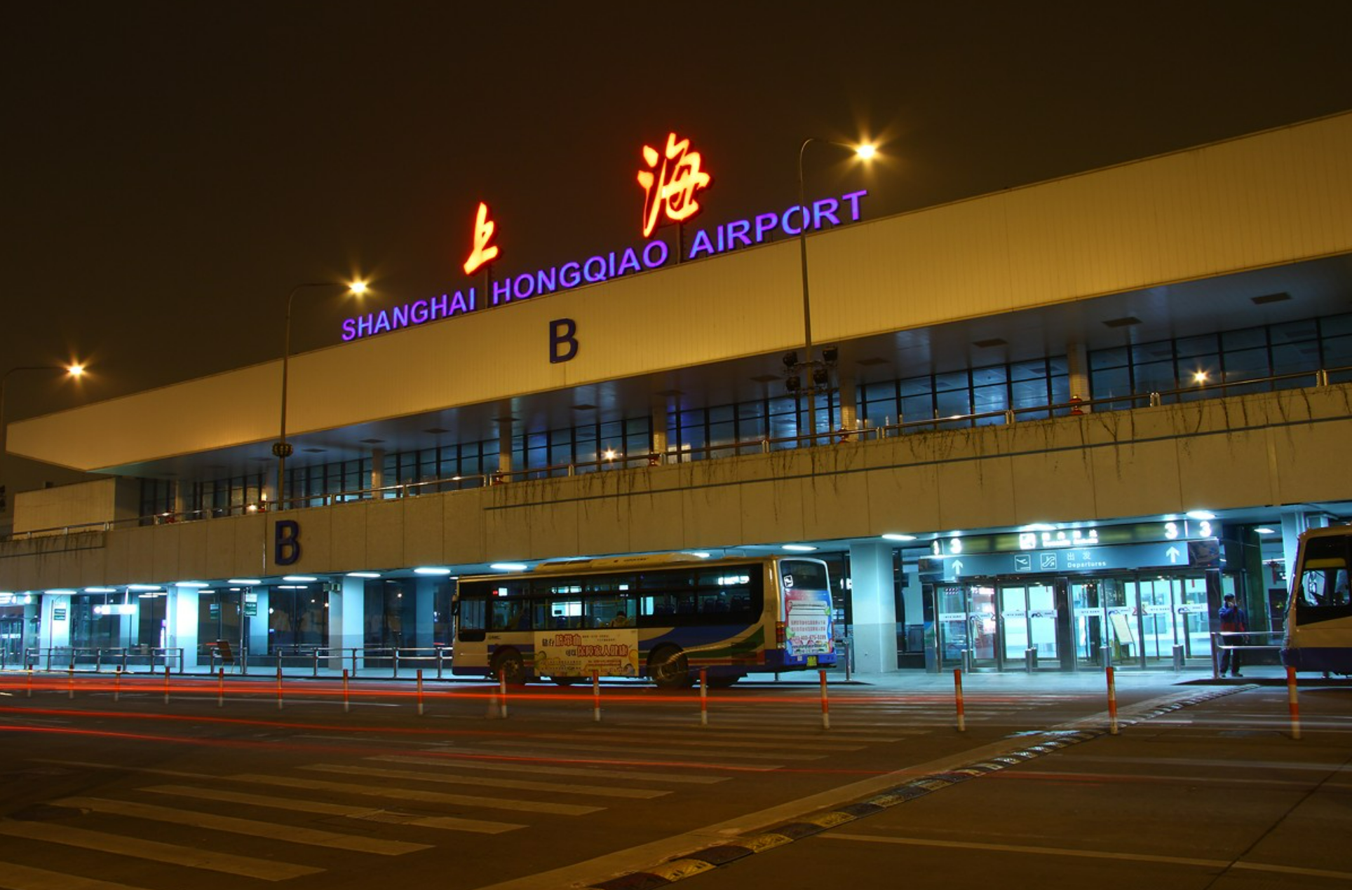 国际枢纽机场,上海机场:客流复苏带动业绩,参股免税打开空间