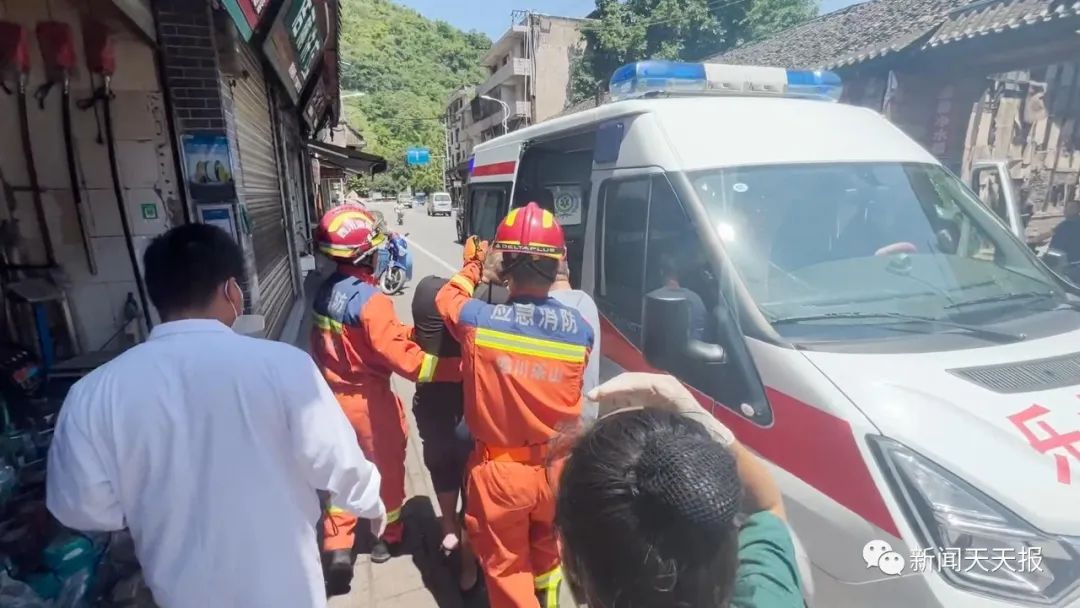 图方便抄近道 农贸市场内男子头皮被肉钩钩住