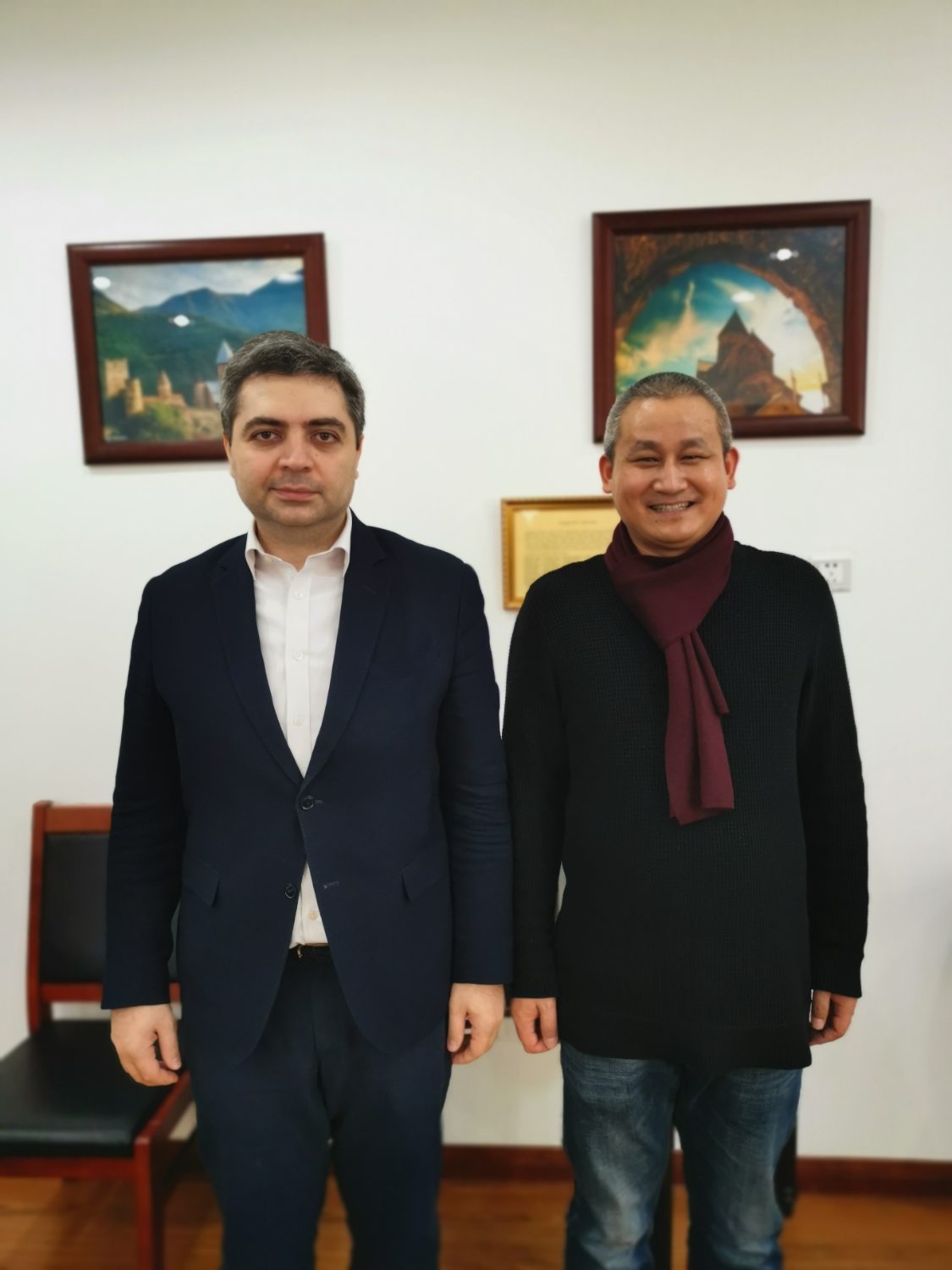 著名国礼书画家胡家喜老师应邀坐客格鲁吉亚驻华大使馆