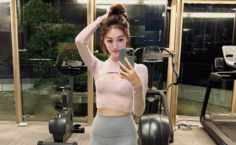 失婚港姐何艳娟到迪拜旅游!大晒美照引关注,被封"最强拜金女"