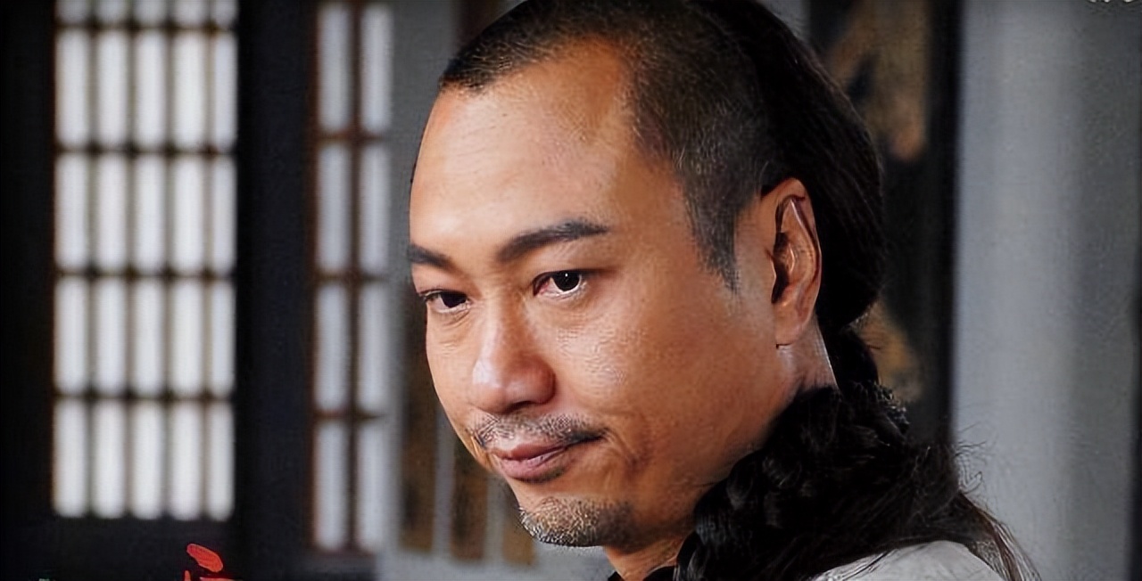 tvb视帝黎耀祥晒近况!现身内地大排档胃口好,与路人合照太亲民