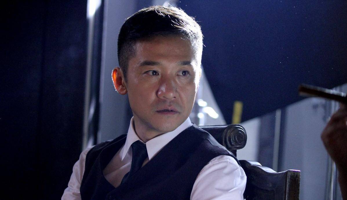 著名演员黄志忠:离婚那天出门后忍不住流泪,感觉最对不起儿子