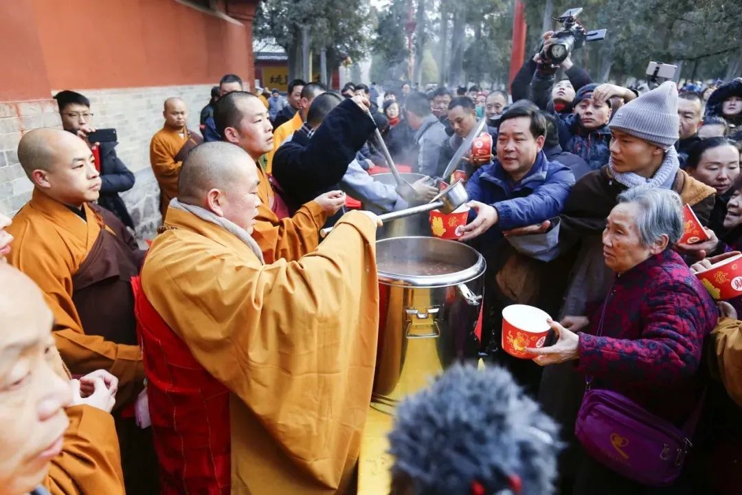 腊八将至,多所寺院取消今年施粥活动,部分寺院开启线上定粥