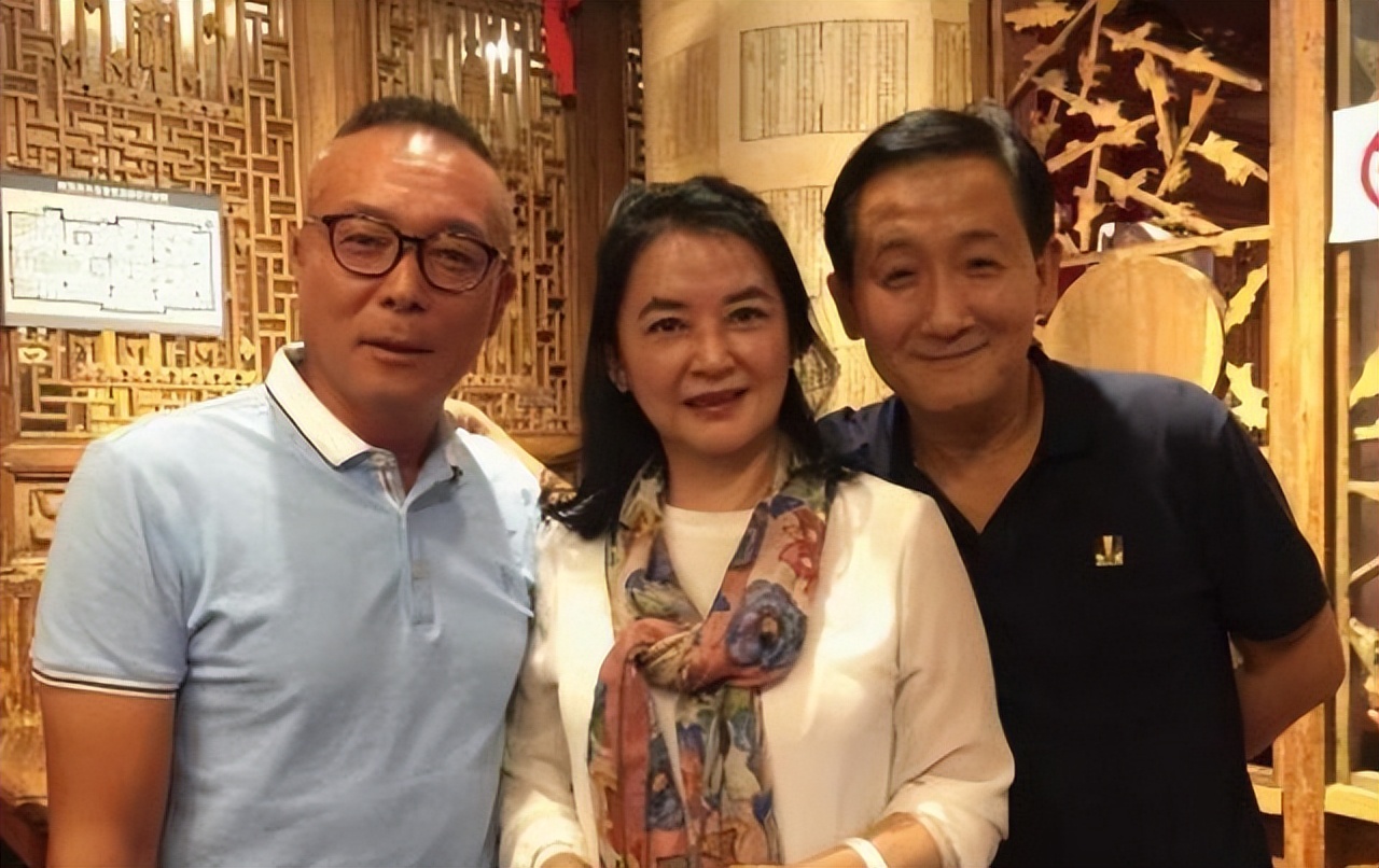 影帝谢园,前妻瞒着自己打胎后离婚,娶小17岁娇妻,至死无儿无女