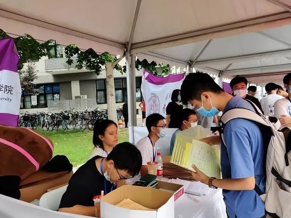 高考709分的状元谢畅,父母都是普通人,靠这些高效的学习方法!