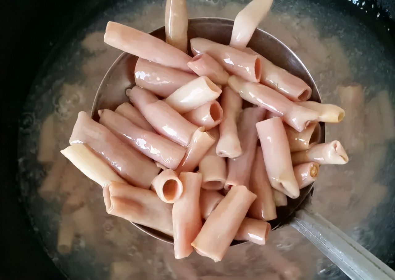 年夜饭第4道——韭菜爆炒海肠,又脆又嫩,非常美味,新年最贵菜