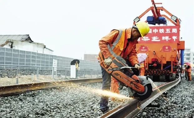 牡佳客专牡丹江段轨道工程圆满完成双向接轨