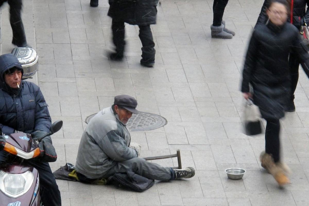 曾遍布国内省份的乞丐为何消失了职业乞丐日入千元让人寒心