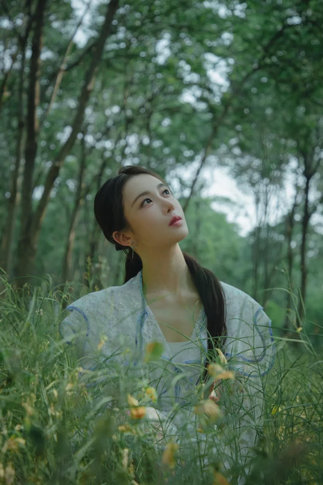 潘时七,人美心善的气质女神