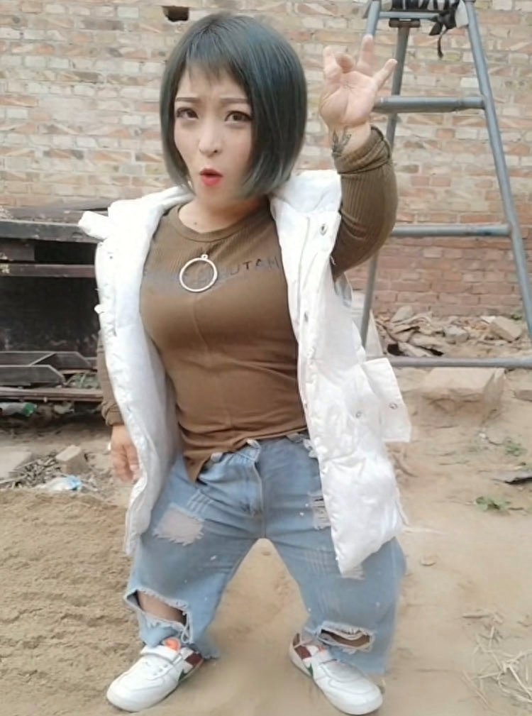 回顾网红李大可爱:身高1米,嫁1.87米河北帅哥,结婚2年