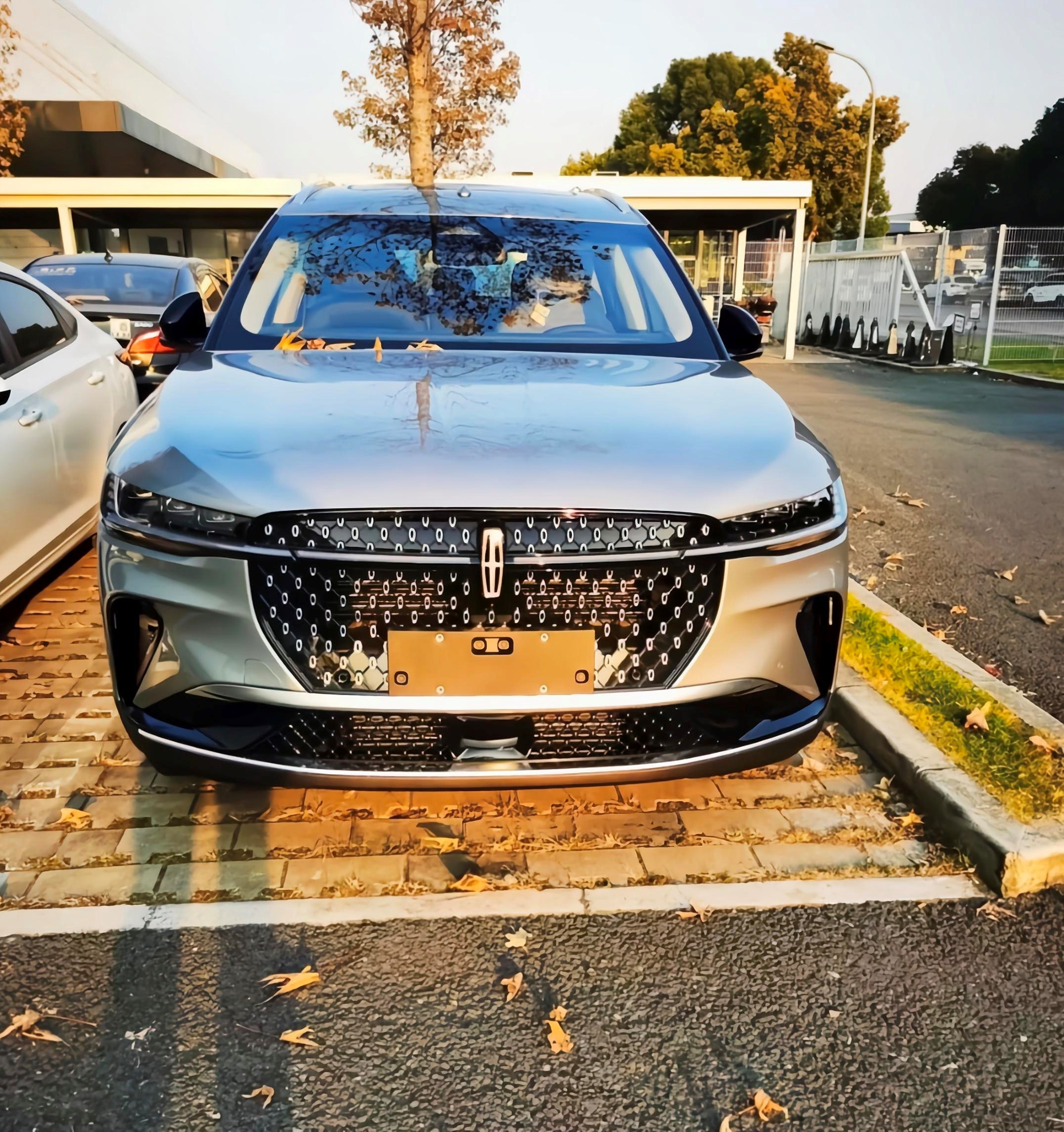 全新林肯航海家实车图曝光,内饰升级"三块大屏",尺寸提升