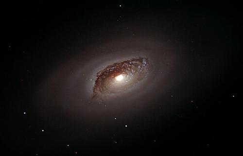 如同"眼睛"一般的星系——黑眼星系,它在宇宙中有什么作用