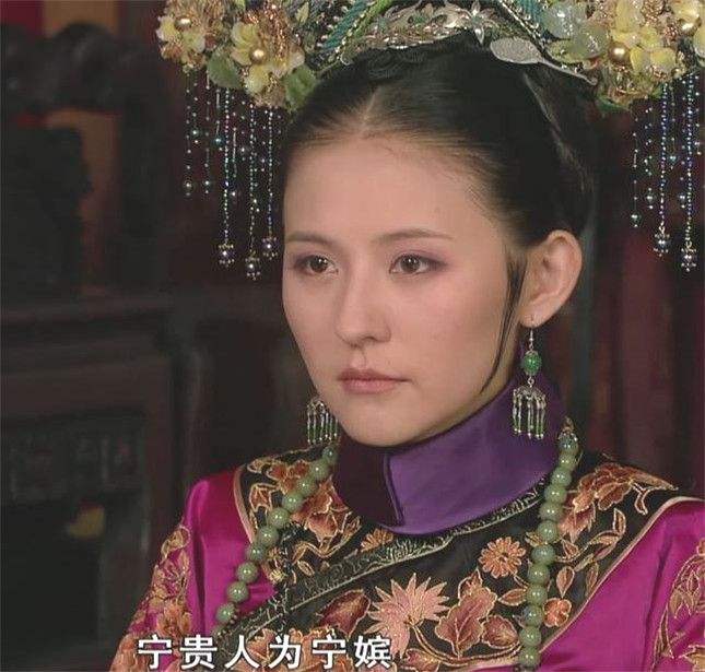 叶澜依为何用猫吓甄嬛早产?内幕让人深感意外!