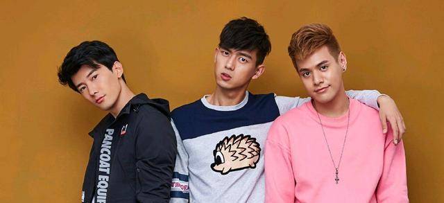 借着肖战的东风,刘芮麟终于走红,只是晚了6年