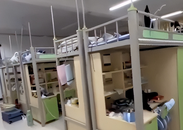 全国"朴素"大学宿舍排名,上学犹如荒岛求生,看图二学生破防了