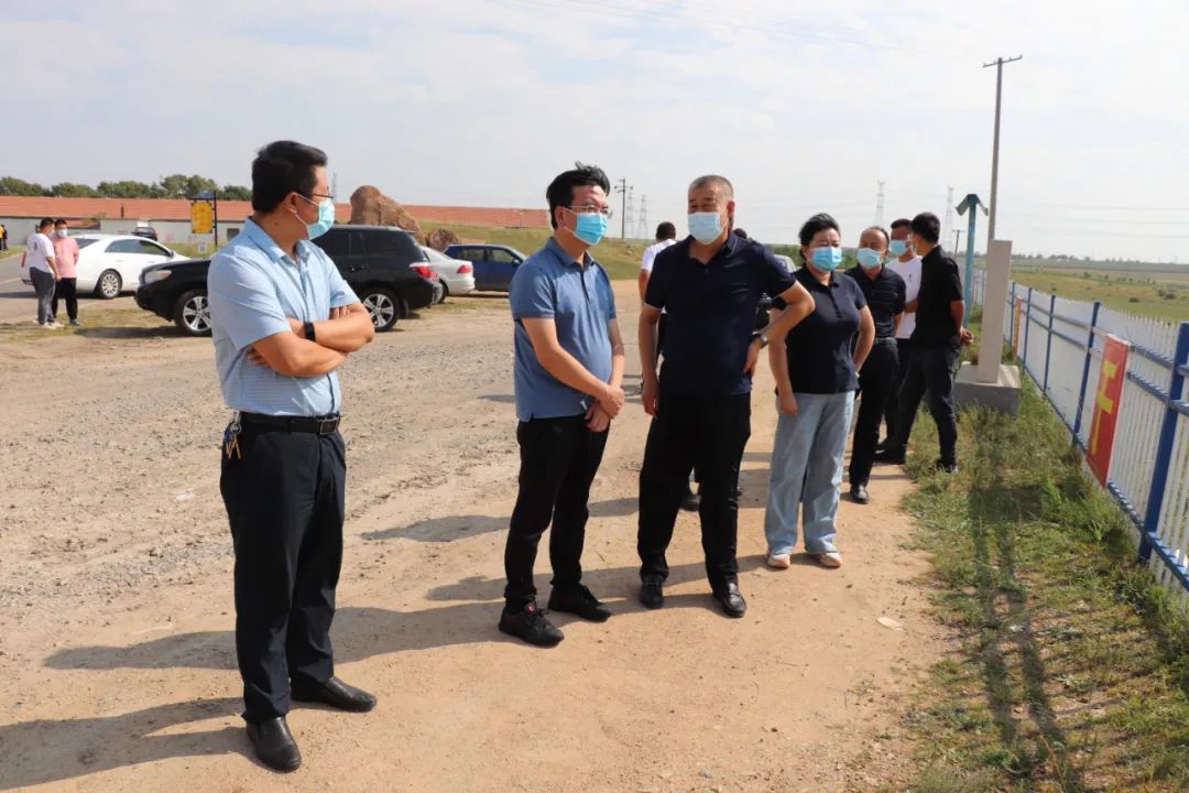 旗委书记崔勇开展巡河工作