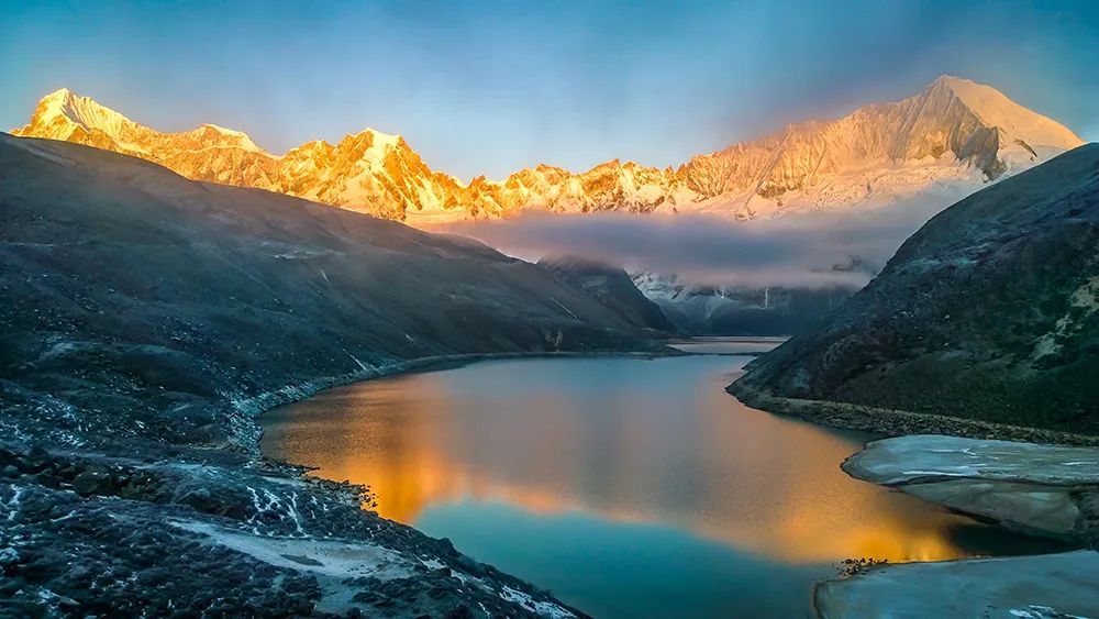 被《国家地理》杂志誉为"中国最美雪山"