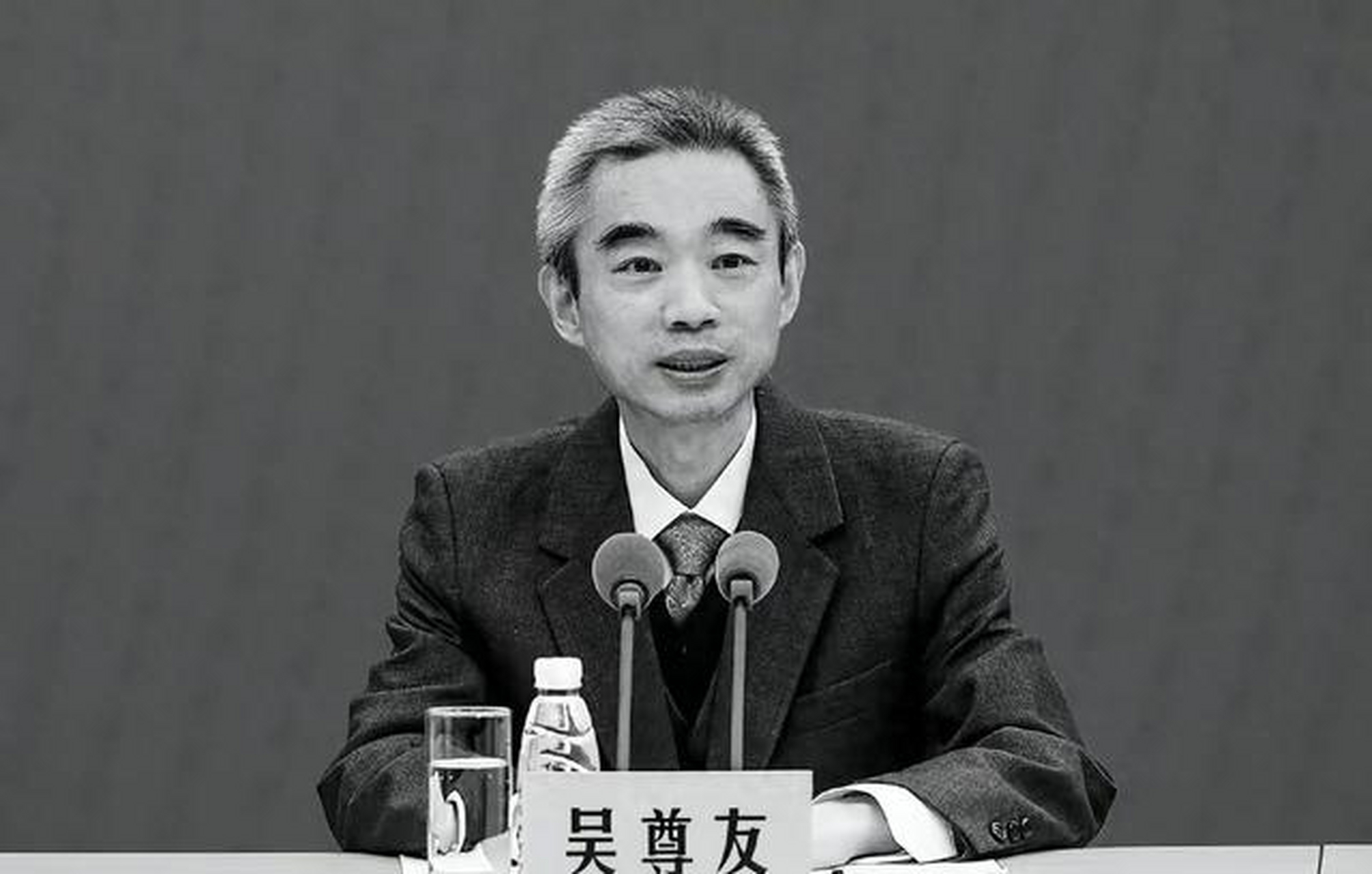 三年白头,为我们负重前行的人,吴尊友因胰腺癌去世  吴尊友,黄山人