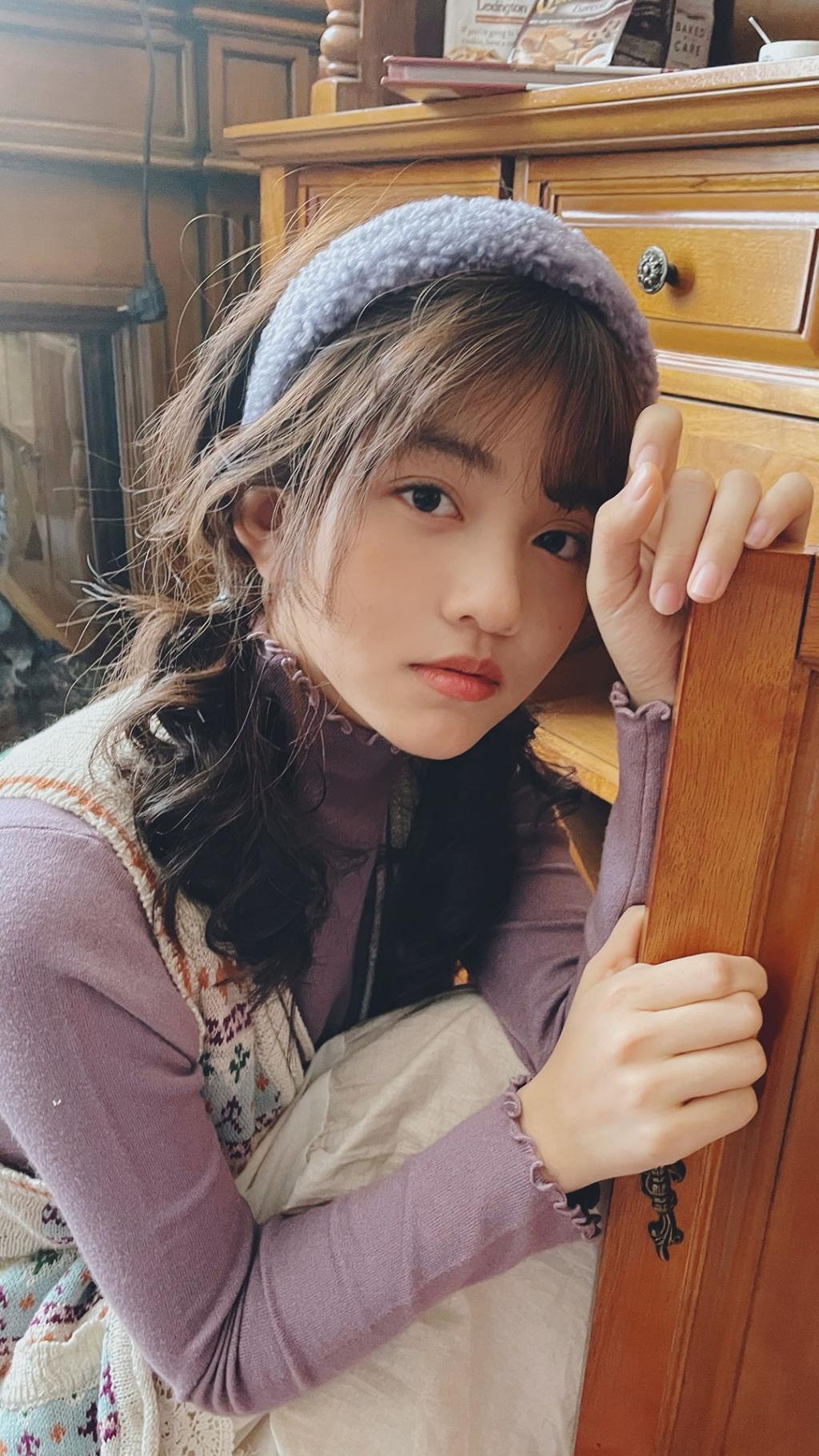 手机壁纸:森女风居家甜美女生私服照,遇见不晚真心相伴