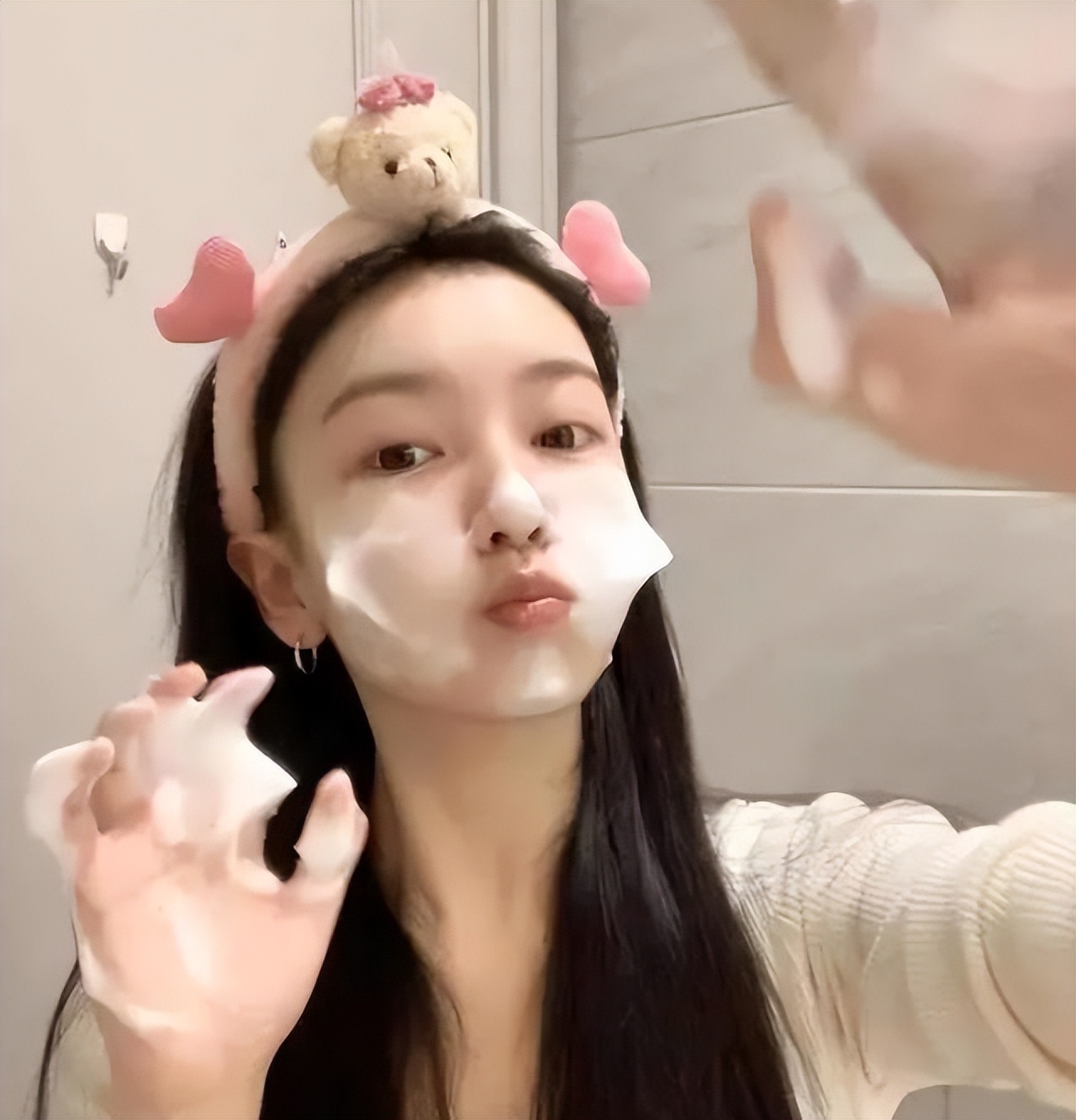 教你4个洗脸技巧能让痘痘闭口消失