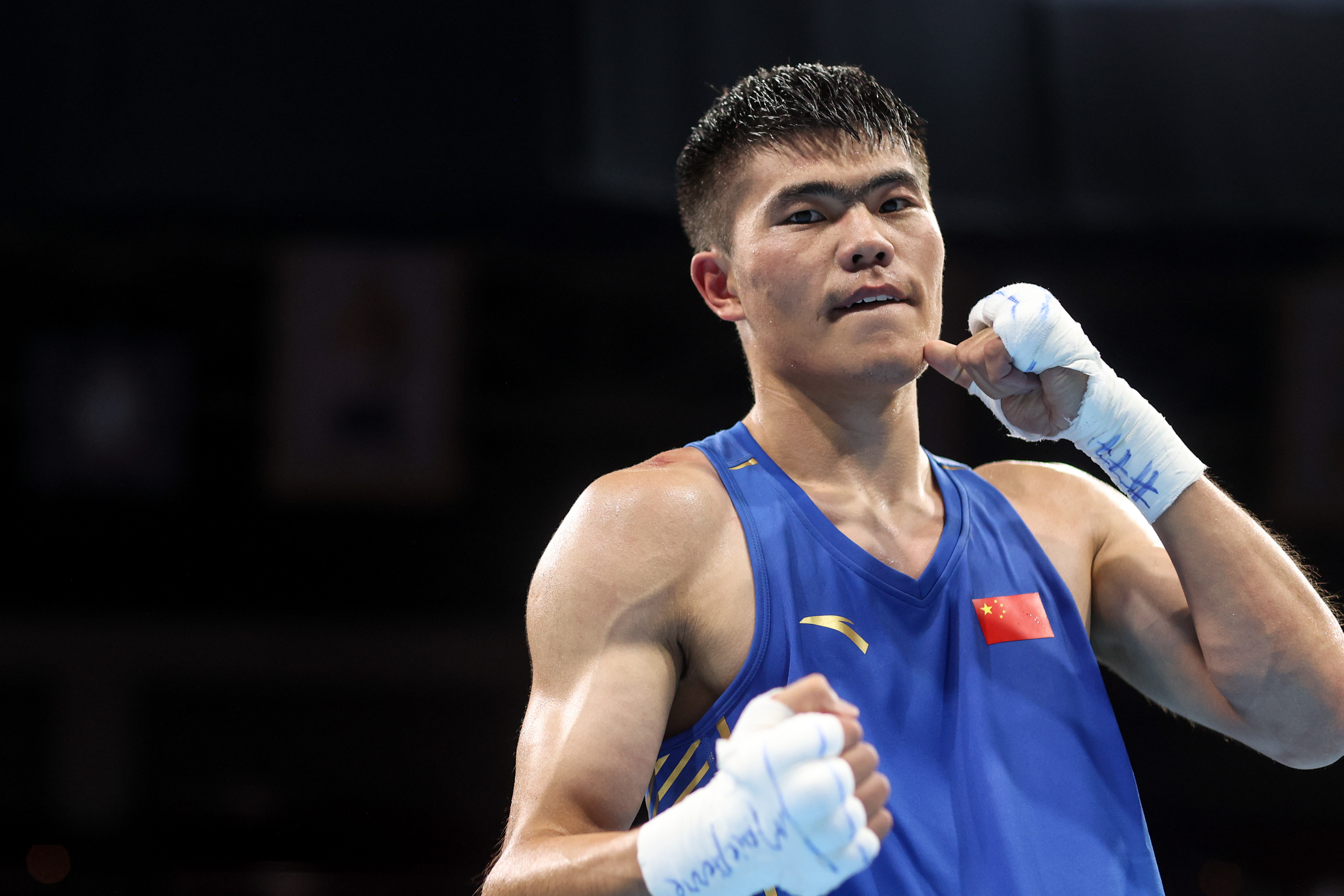 拳击——男子69-75公斤级:中国选手托合塔尔别克·唐拉提汗晋级