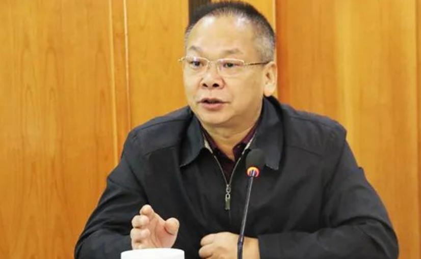 "色虎"廖炎秋:住7万总统套,包养50多名情妇,女秘书用嘴喂饭