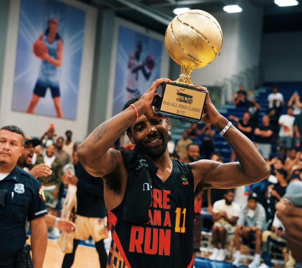 狂轰42 8 6!欧文高举全明星mvp奖杯:德鲁大叔秀空接暴扣