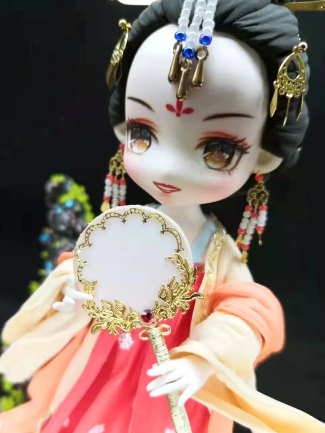 甘肃乡村教师郑冠军用粘土打造二次元手办