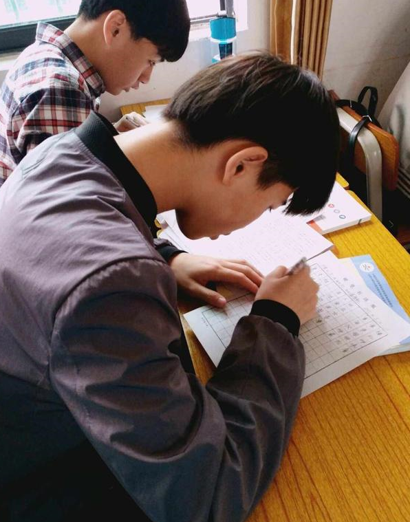 高考709分的状元谢畅,父母都是普通人,靠这些高效的学习方法!