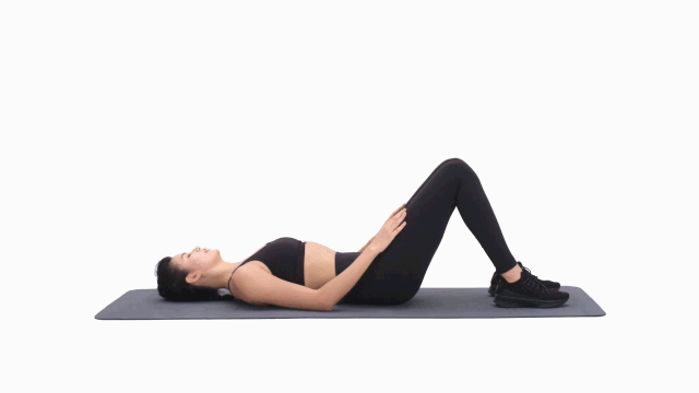 3,卷腹摸脚跟 卷腹摸脚跟的动作主要是锻炼到 腹部侧面的肌群,同时也