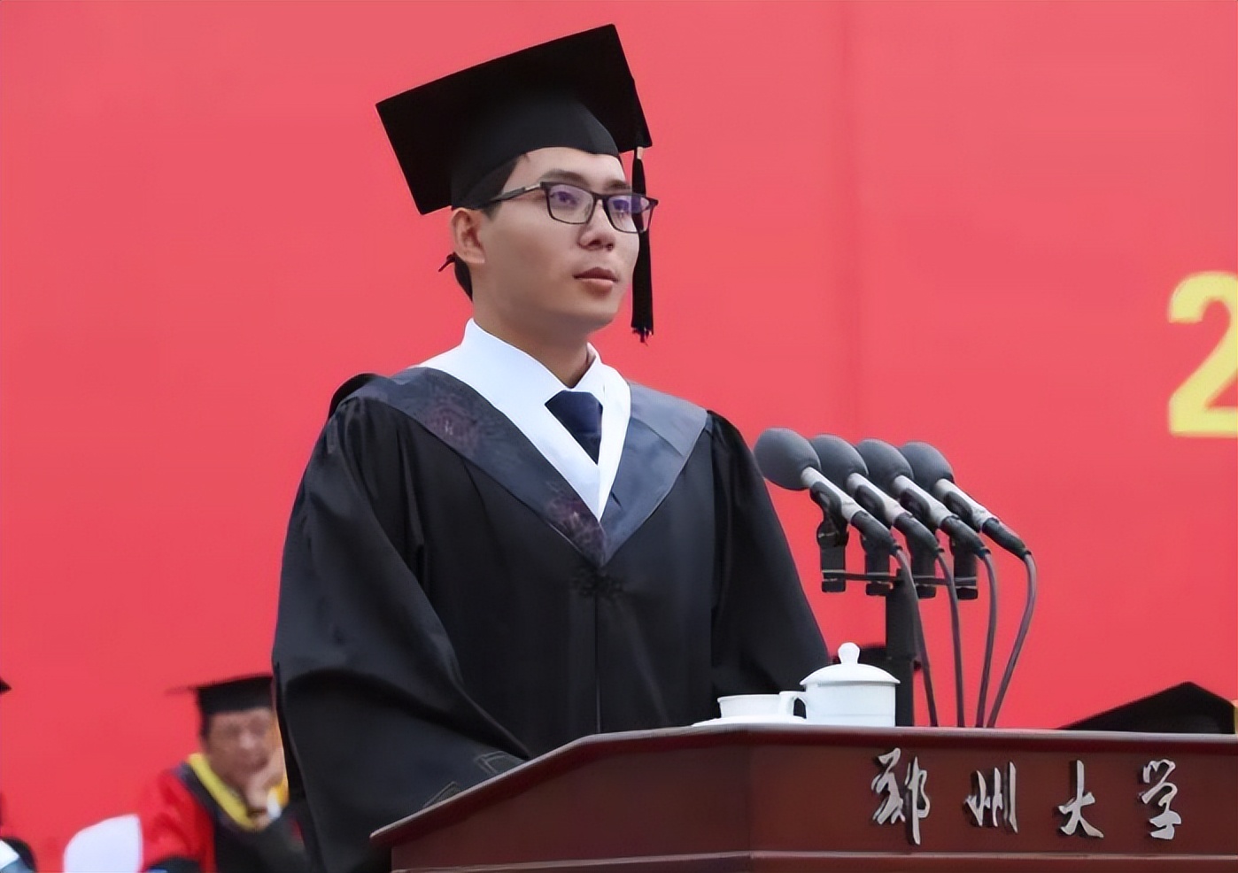 "三本生"担任郑州大学院长,本是妥妥的逆袭,反被质疑