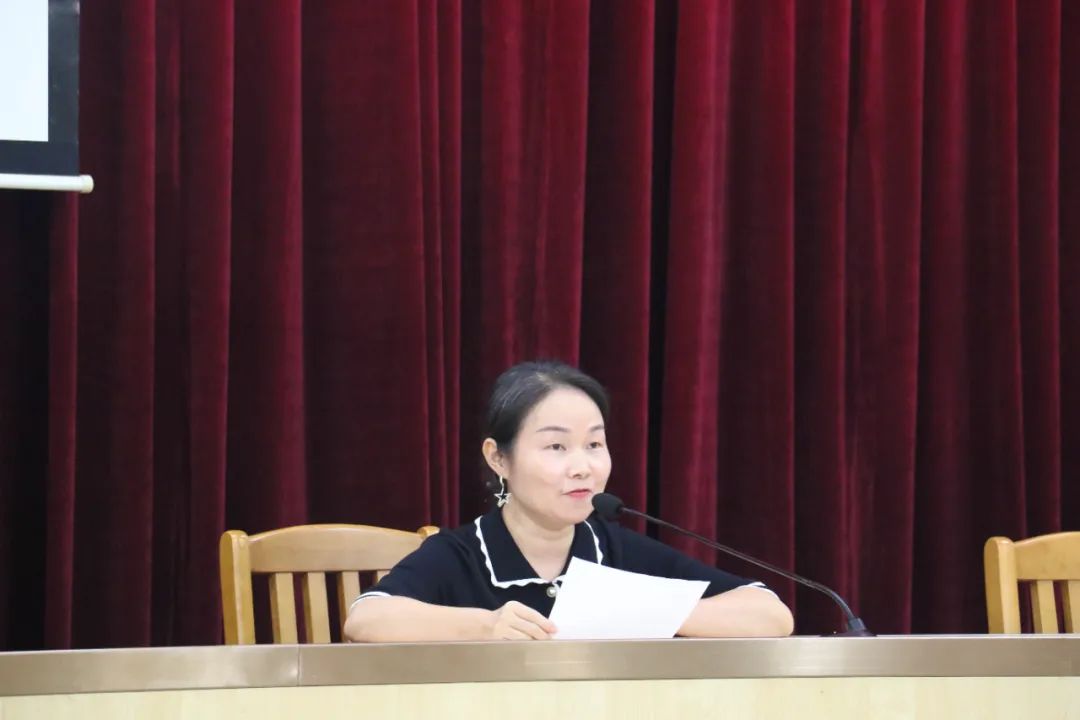 备课组长代表朱艳芳老师分享感悟