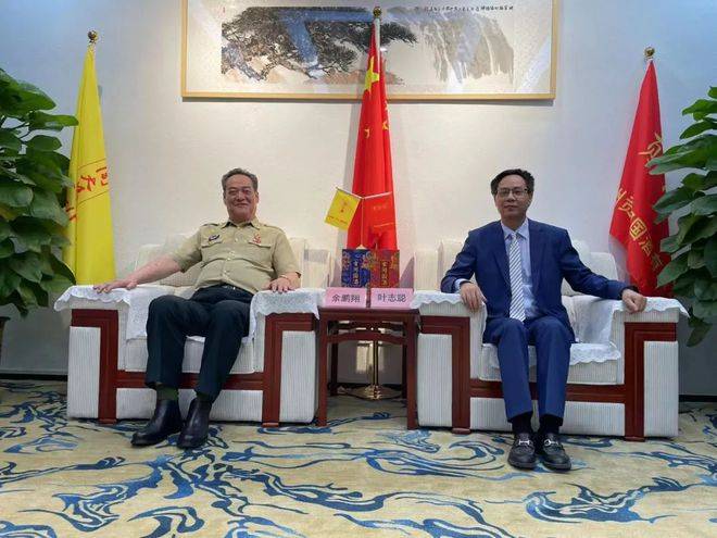 舒进军,余鹏翔老将军到红牌集团周大福酒广州体验中心考察