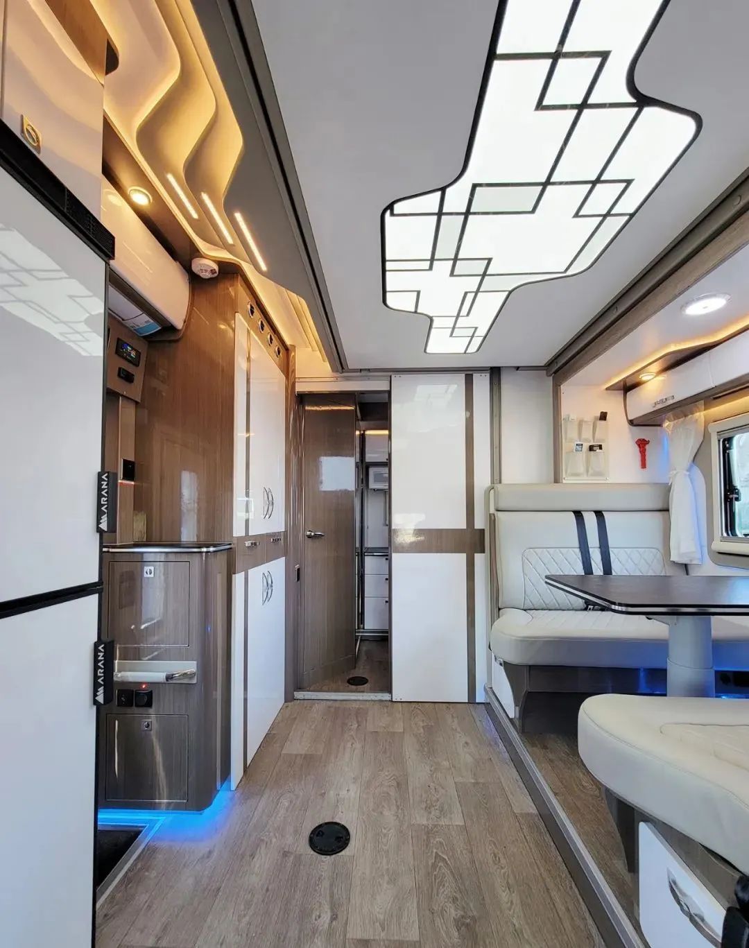 6米c型房车 如何做到独立厨卫空间 霍夫勒黑金刚后全拓plus