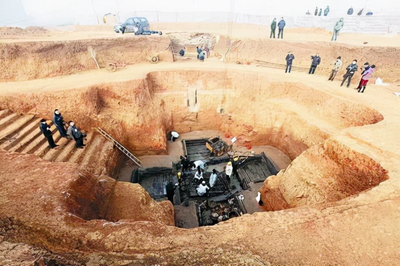 随州一农民耕地时捡到一个金疙瘩和一些银锭