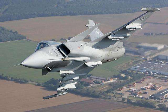 瑞典之光,欧洲三雄之一的"鹰狮"战斗机!