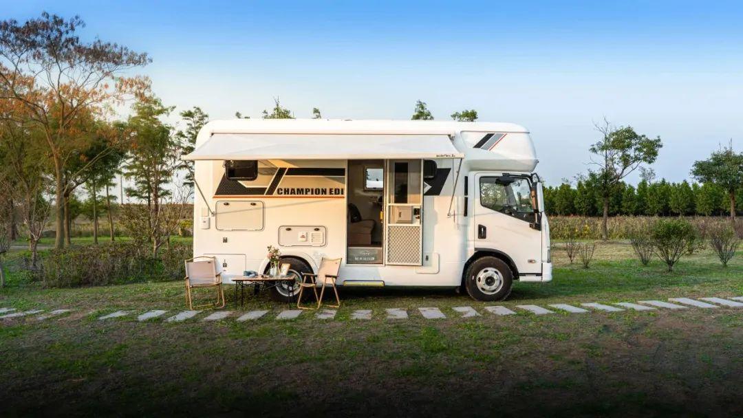 高性价比轻卡房车 法美瑞海角七号冠军横床版