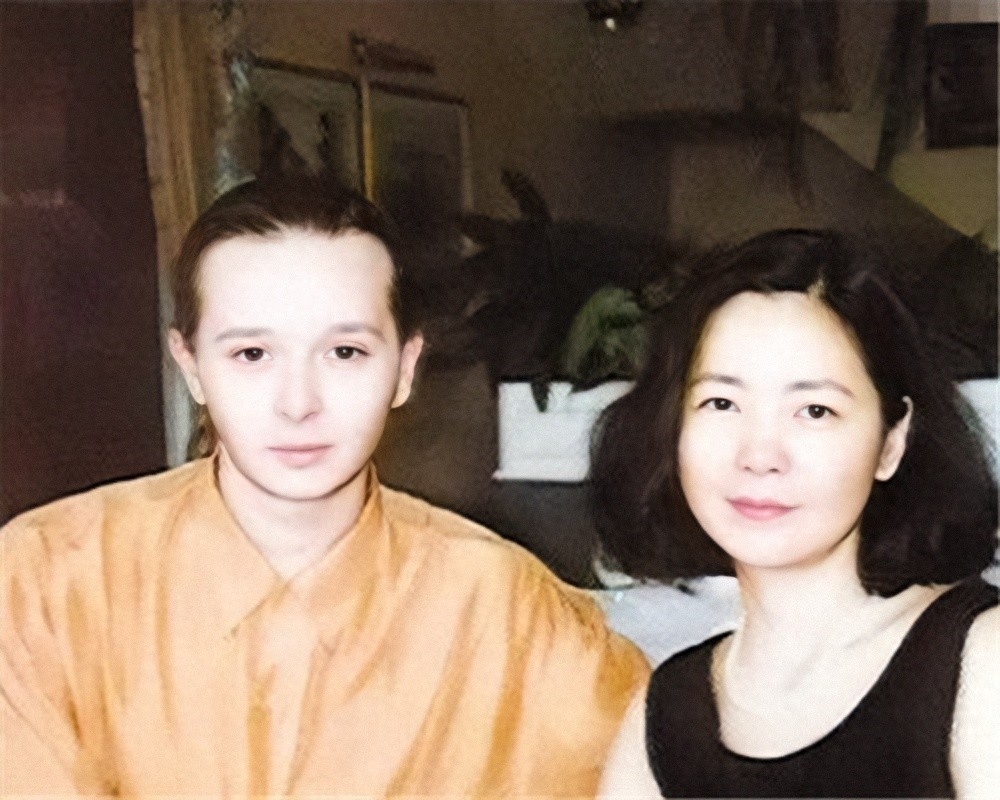 1995年邓丽君泰国离奇死亡身边无一亲人死前痛苦喊妈妈