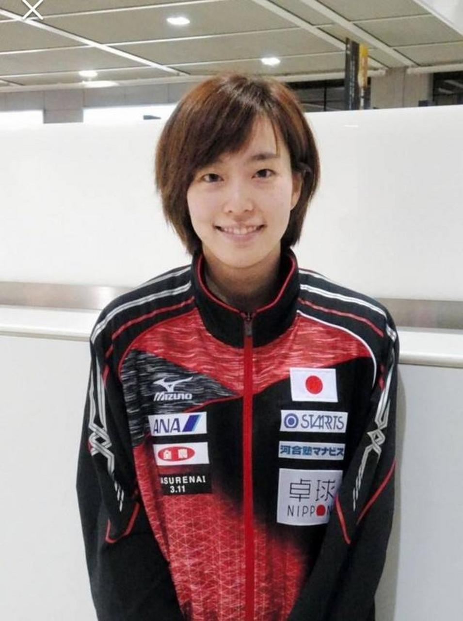 石川佳纯裙装,大腿笔直修长,白里透红吸人眼球,谁能征服她呢?